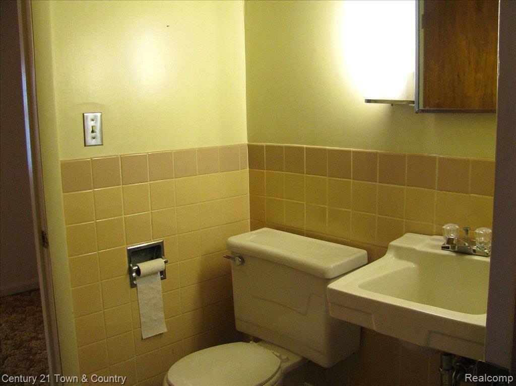 215 Croswell Street Romeo, MI 48065 - Photo 15 of 21 half_bath_0357_edited-1