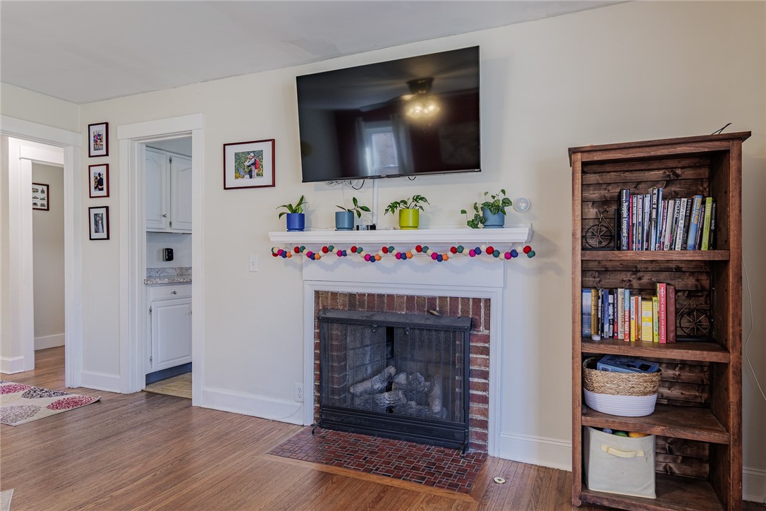 108 Garford Road Irondequoit, NY 14622 - Photo 16 of 50 Gas Fireplace