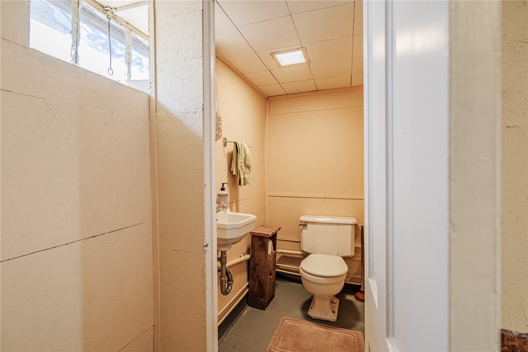 108 Garford Road Irondequoit, NY 14622 - Photo 35 of 50 Basement half bathroom
