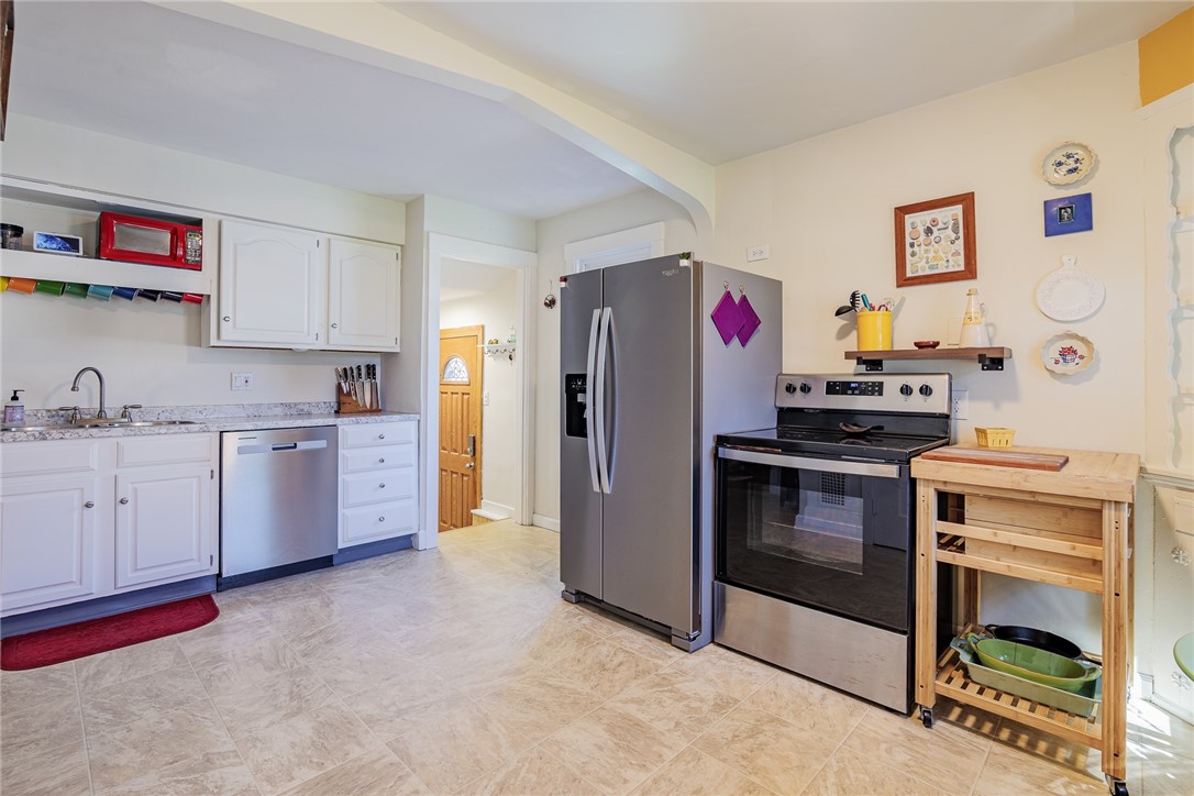 108 Garford Road Irondequoit, NY 14622 - Photo 10 of 50 Large open eat in kitchen