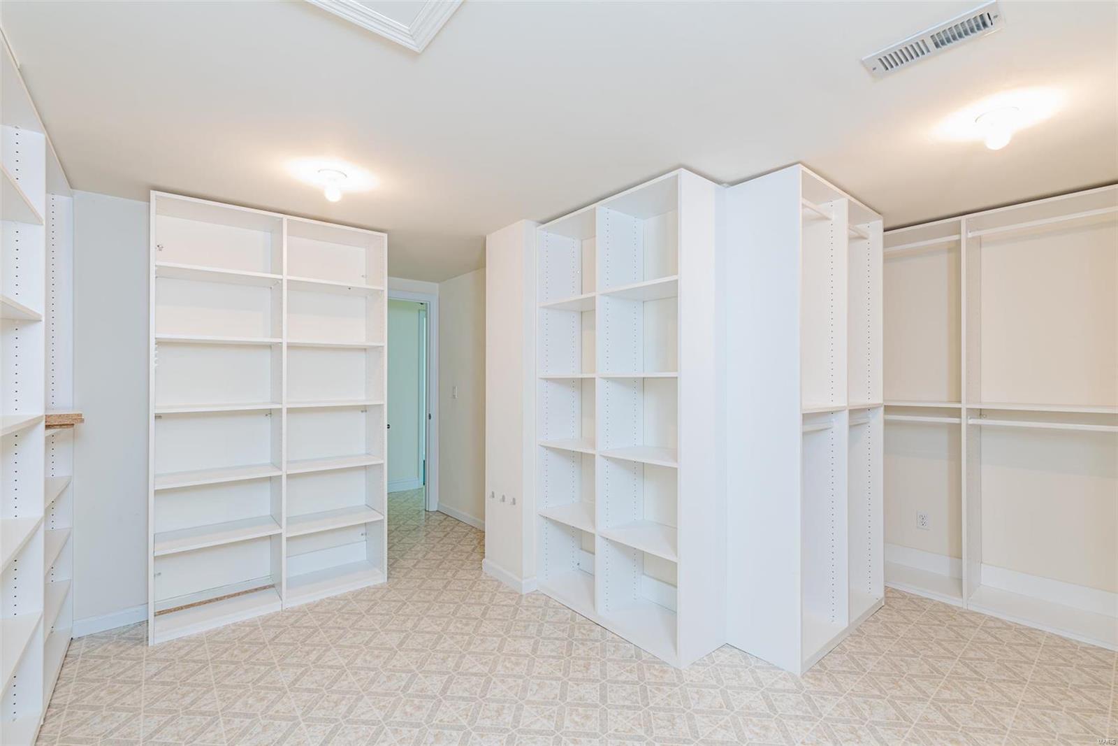 10135 Tanbridge Road St. Louis, MO 63128 - Photo 37 of 49 Gallery Image 37