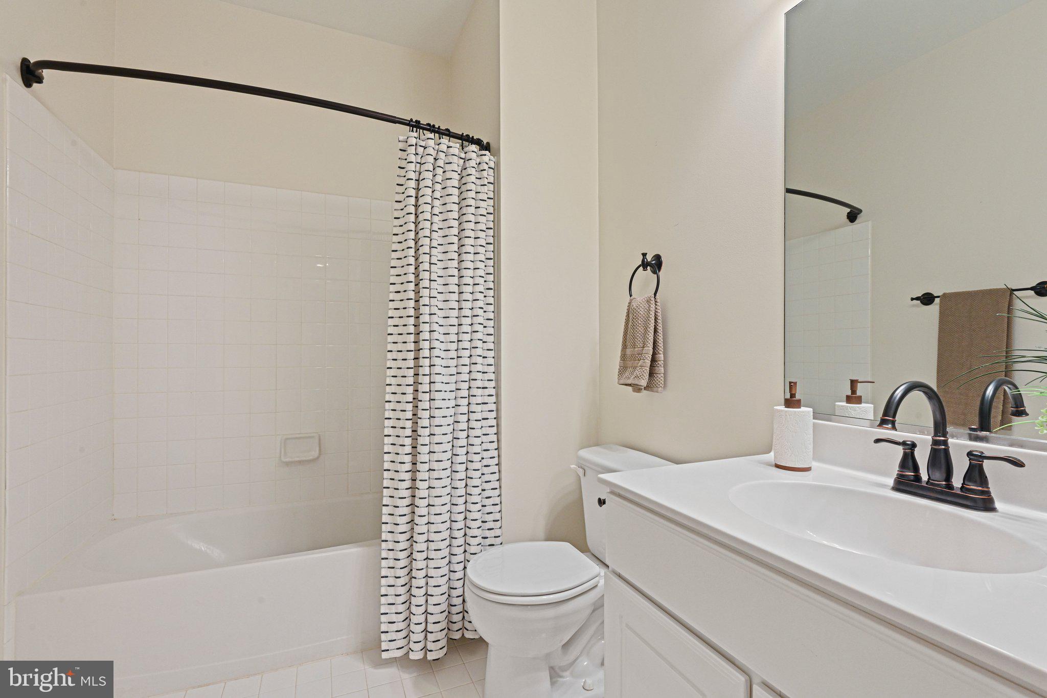 44482 Maltese Falcon Square Ashburn, VA 20147 - Photo 32 of 71 Tub/shower combo in hall bathroom