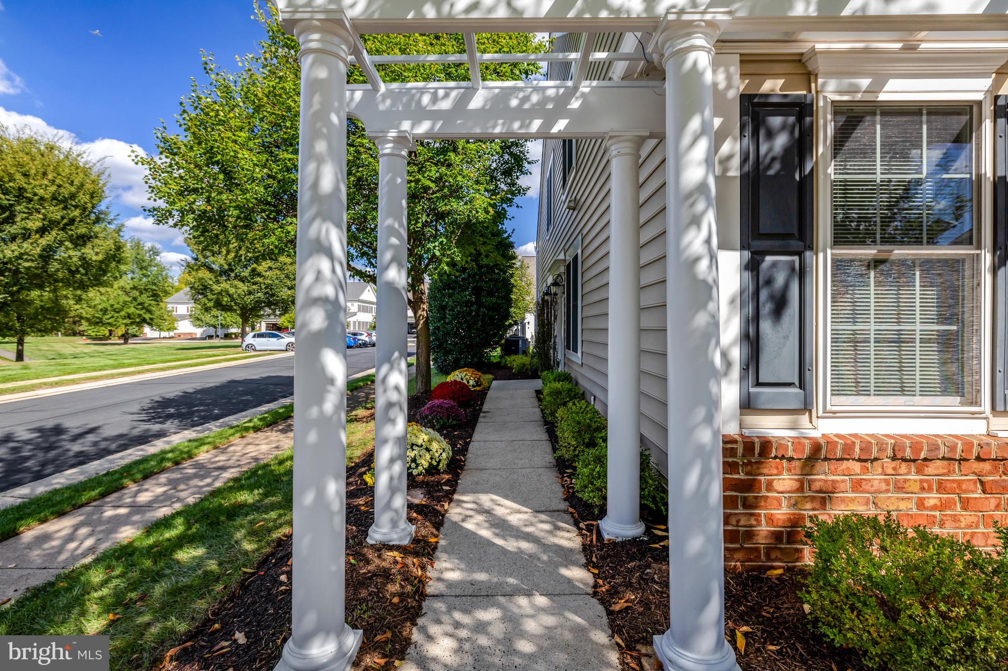 44482 Maltese Falcon Square Ashburn, VA 20147 - Photo 4 of 71 Delightful end unit patio home