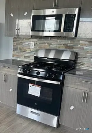 $1,685 | 784 Hallett Street, Unit 2, Bridgeport, CT 06608