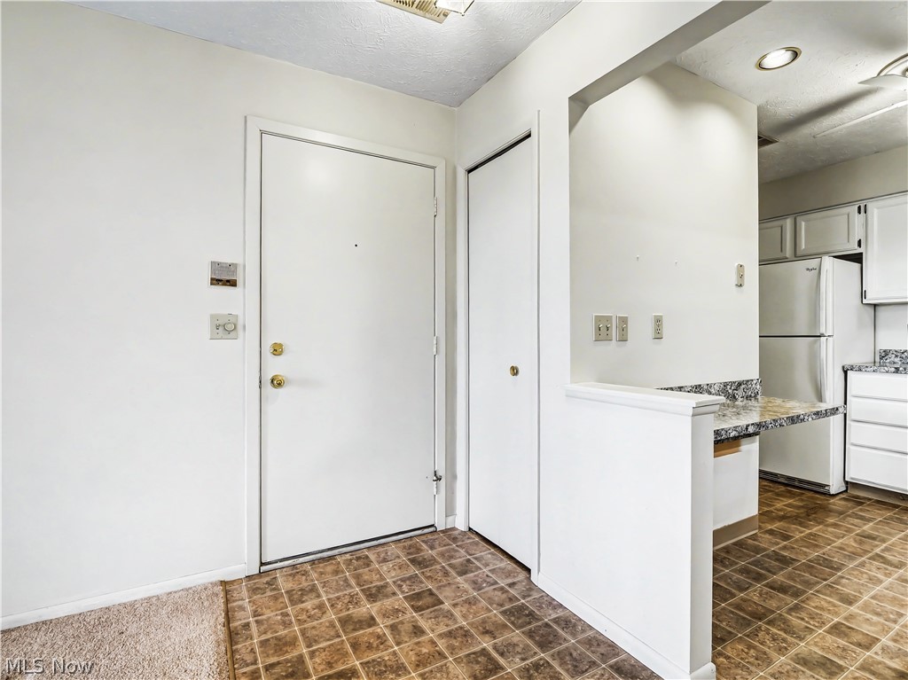 1207 West River Road North, Unit D3 Elyria, OH 44035 - Photo 5 of 32