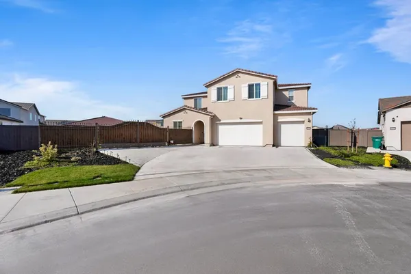 a view of a house with a outdoor space