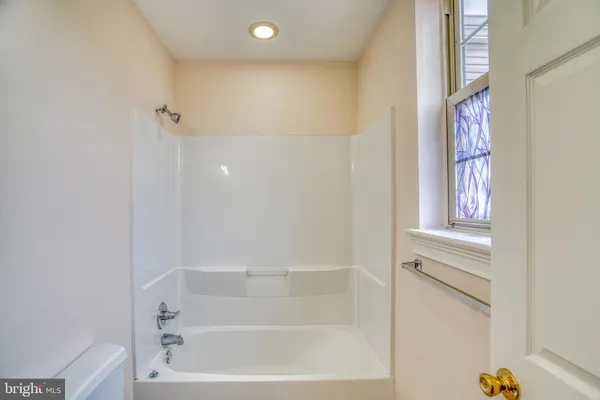 $2,400 | 2542 West Girard Avenue, Unit 2, Philadelphia, PA 19130