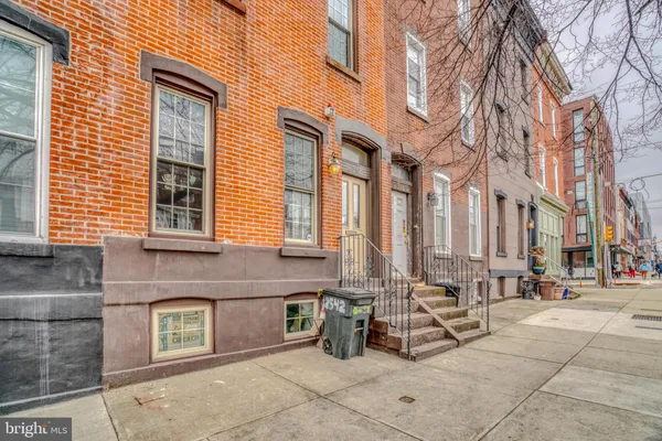 $2,400 | 2542 West Girard Avenue, Unit 2, Philadelphia, PA 19130