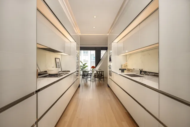 $9,975,000 | 53 West 53rd Street, Unit 30B | Midtown Central