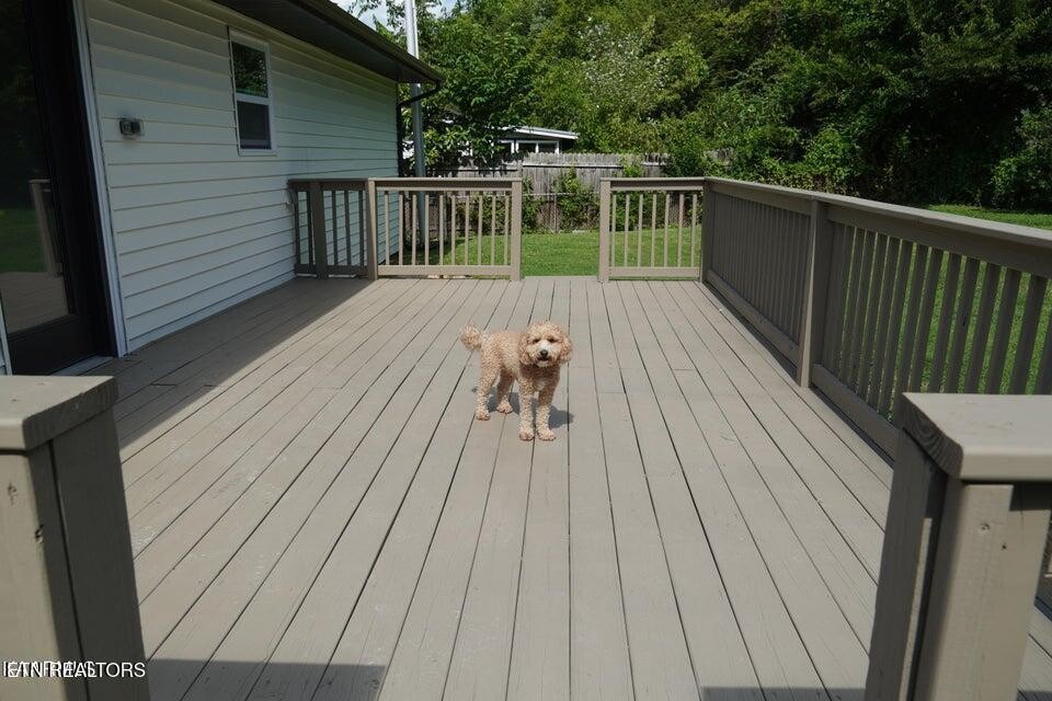 228 Brampton Road Knoxville, TN 37934 - Photo 11 of 23 a balcony with wooden floor