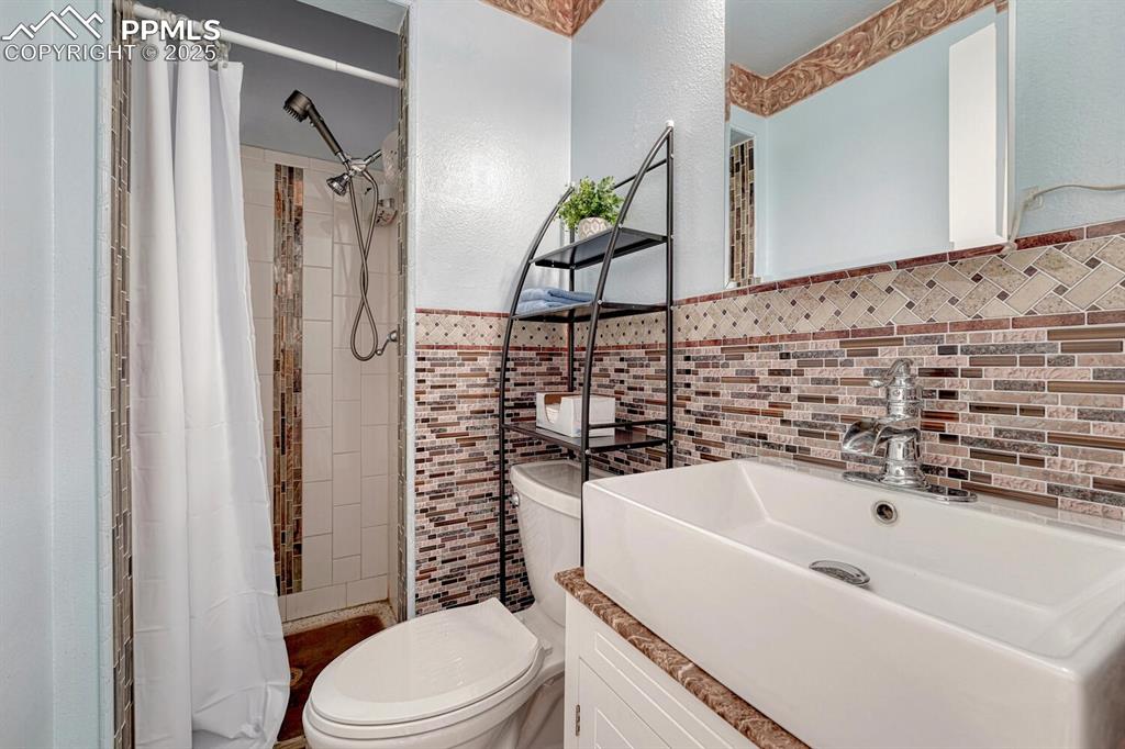 4307 Valli Vista Road Colorado Springs, CO 80915 - Photo 23 of 47 a bathroom with a sink a toilet and shower