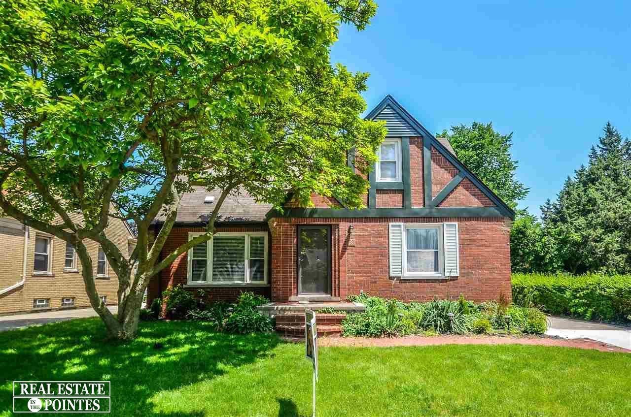 488 Bournemouth Road Grosse Pointe, MI 48236 - Photo 1 of 36