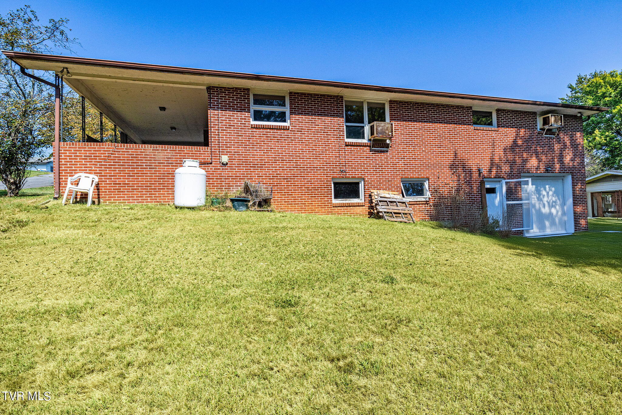 413 Merman Road Kingsport, TN 37663 - Photo 9 of 37 1-web-or-mls-IMG_2545