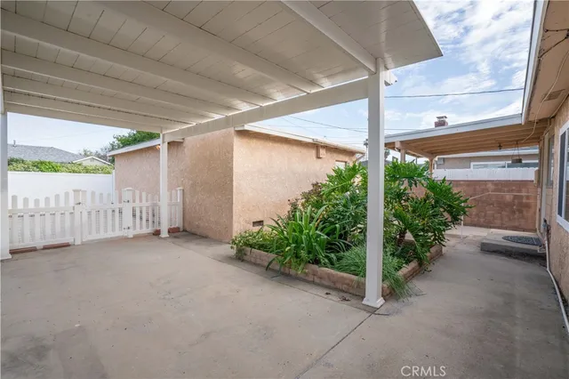 a view of utility room