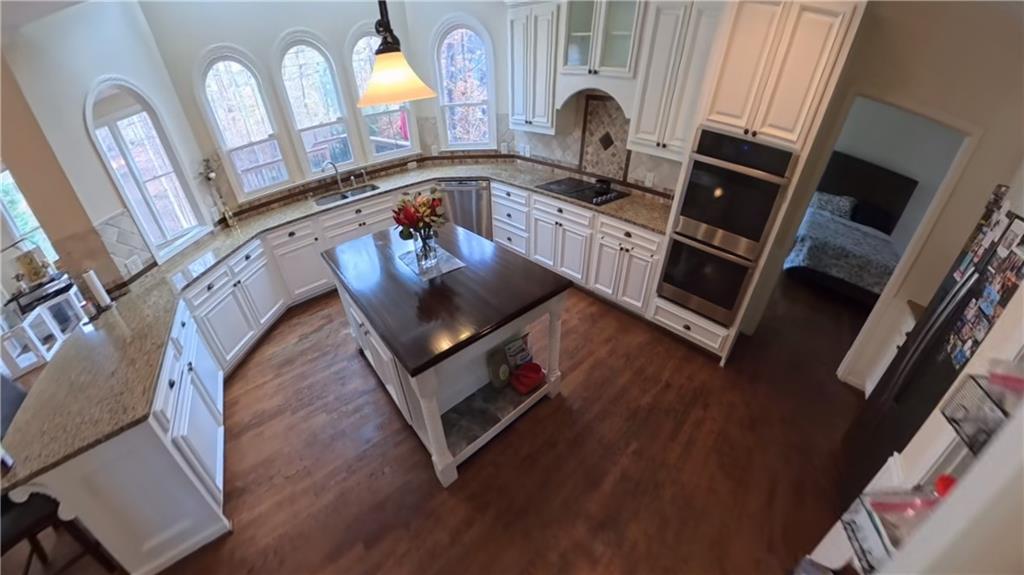 12313 Sunset Maple Terrace Alpharetta, GA 30005 - Photo 21 of 31 a living room with furniture