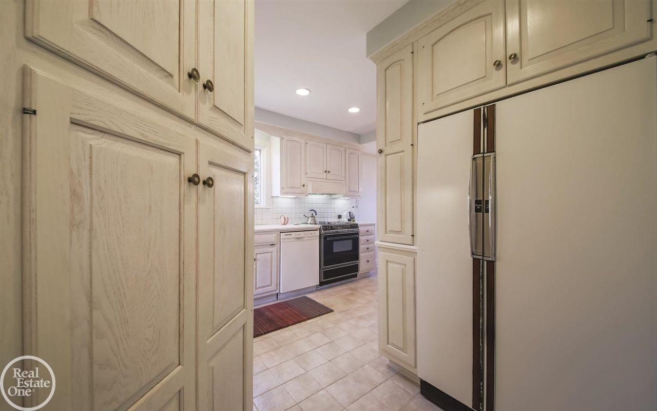 1712 Broadstone Road Grosse Pointe, MI 48236 - Photo 13 of 34 Kitchen