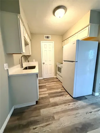 $1,050 | 1614 Vauthier Street, Unit 8, La Marque, TX 77568