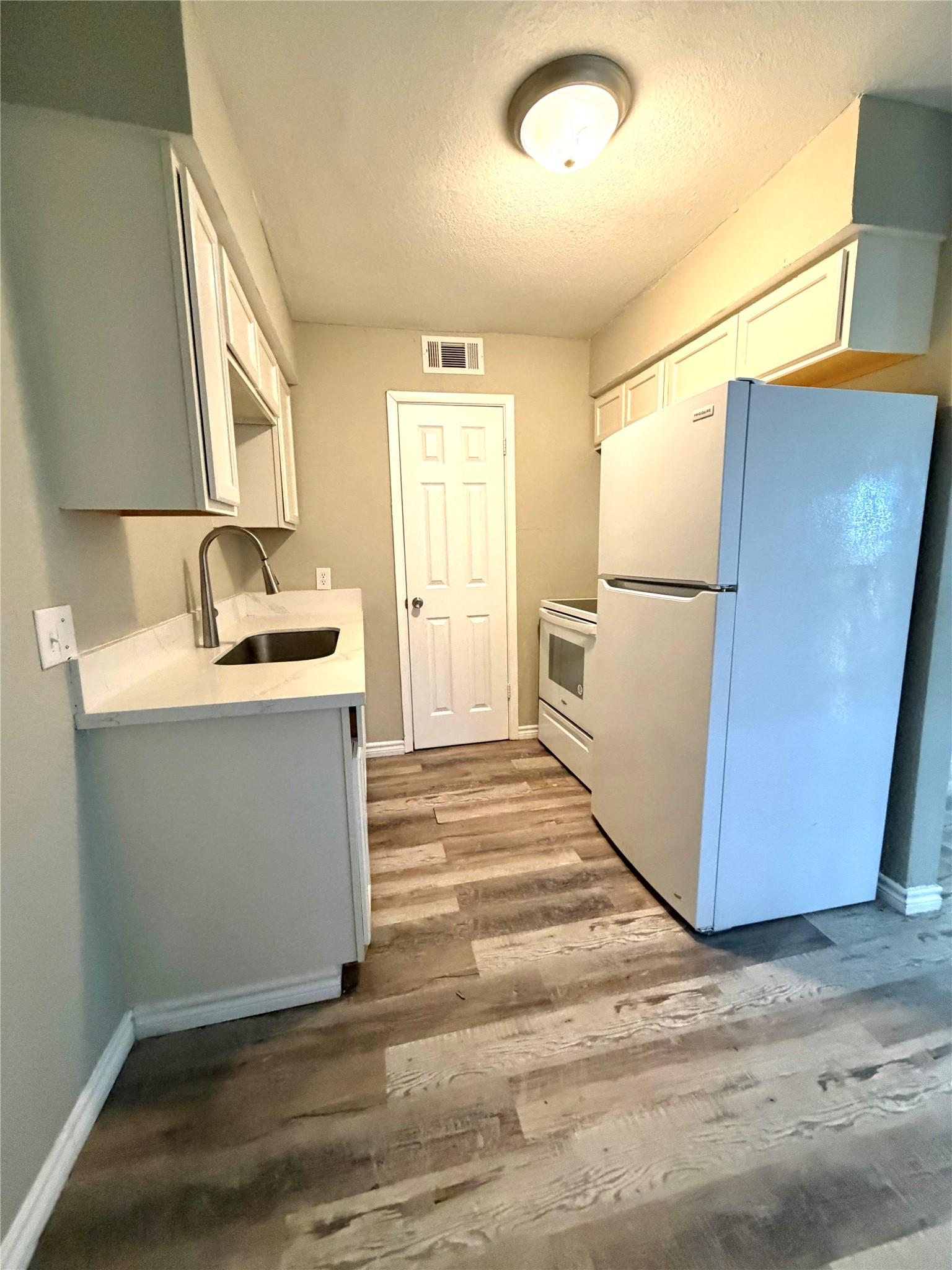 1614 Vauthier Street, Unit 8 La Marque, TX 77568 - Photo 4 of 13 Kitchen