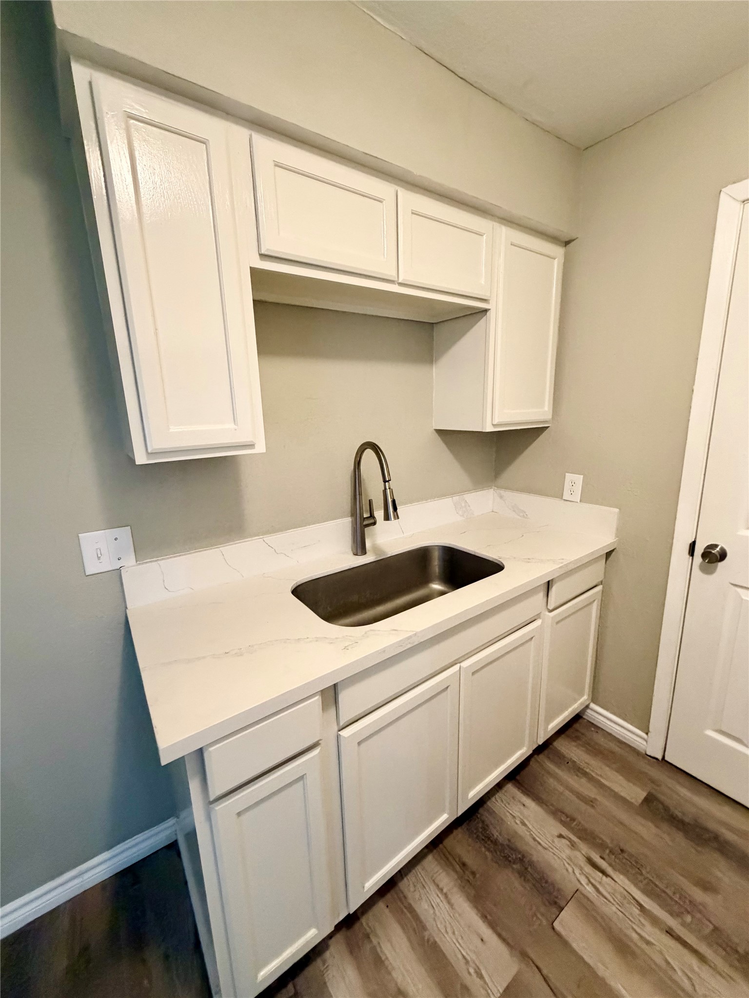1614 Vauthier Street, Unit 8 La Marque, TX 77568 - Photo 5 of 13 Sink and kitchen