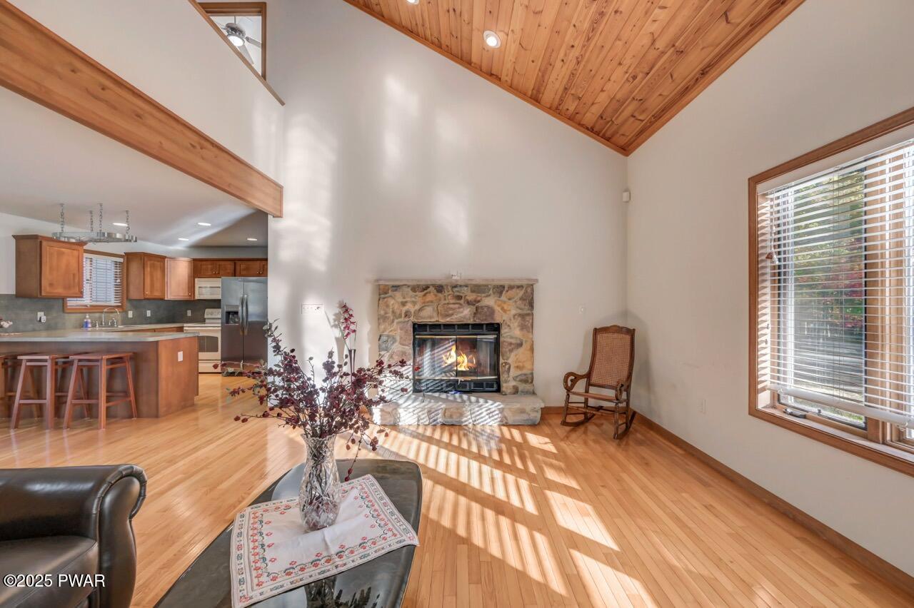 2124 Oaktree Lane Bushkill, PA 18324 - Photo 10 of 53