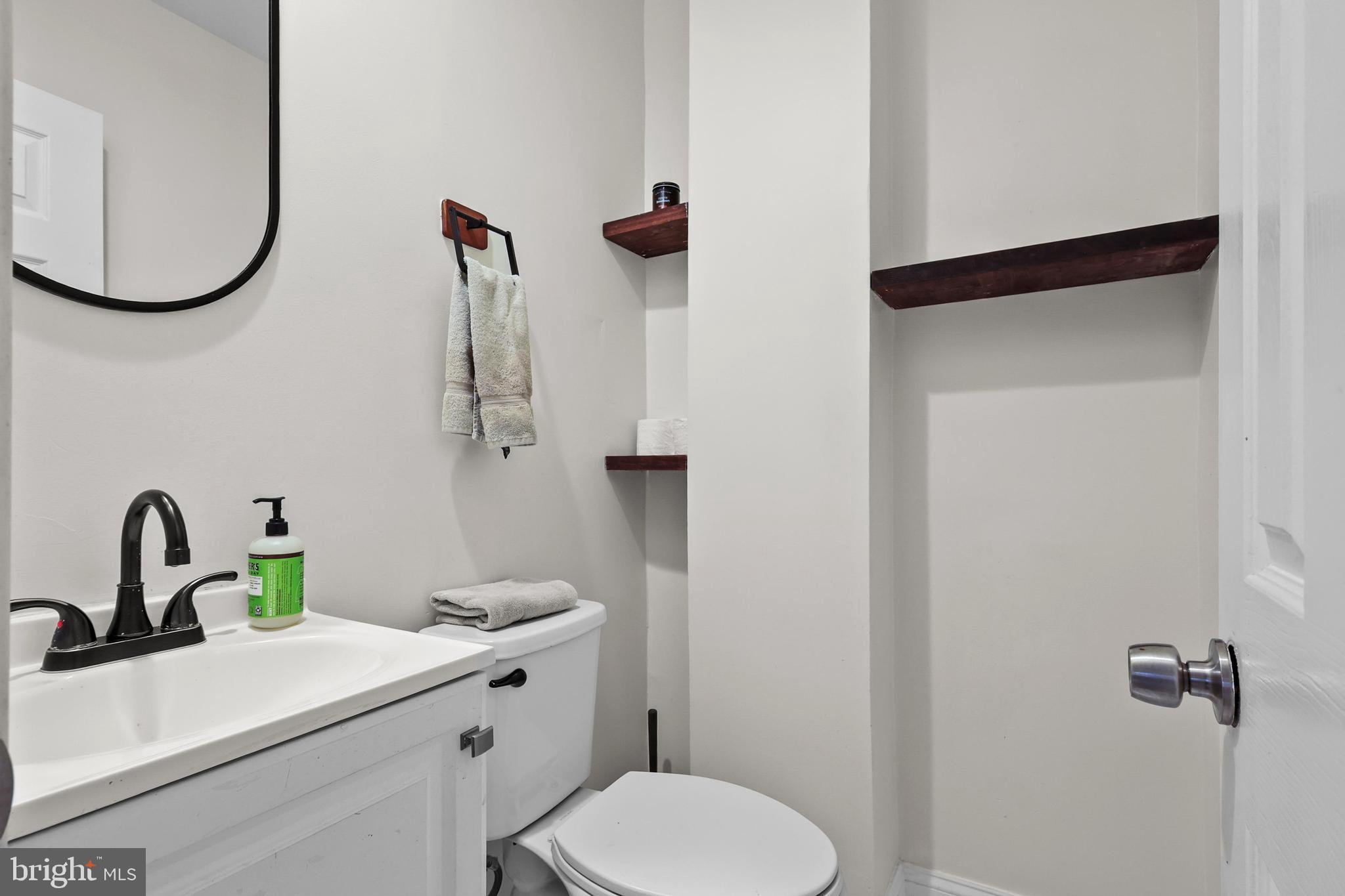 1020 Dartmouth Road Baltimore, MD 21212 - Photo 11 of 46 a bathroom with a toilet sink and mirror