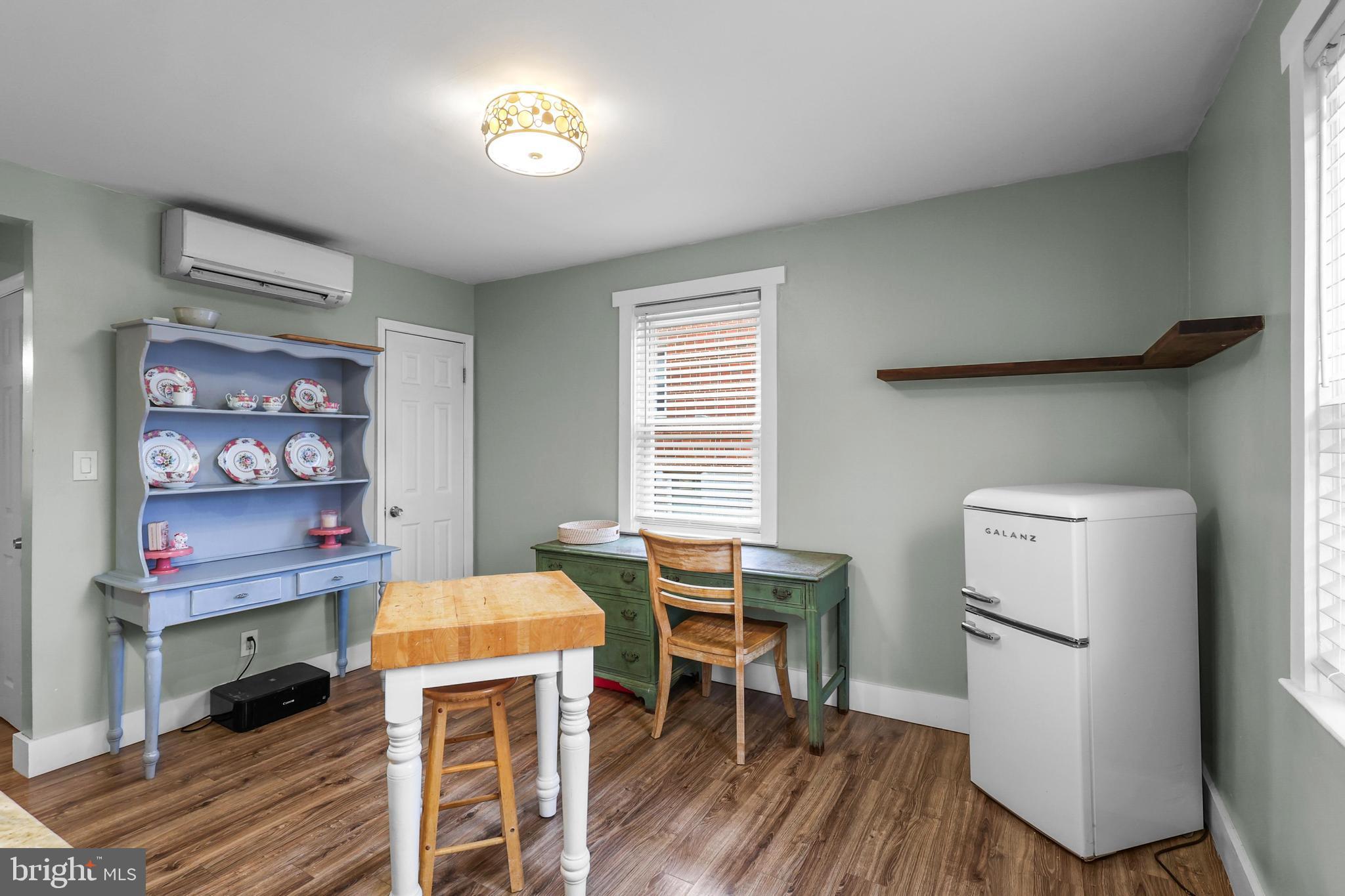 1020 Dartmouth Road Baltimore, MD 21212 - Photo 18 of 46 a workspace with furniture and wooden floor