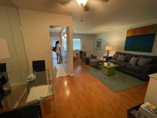 $1,500 | 2110 Northeast 39th Street, Unit 7A, Fort Lauderdale, FL 33308