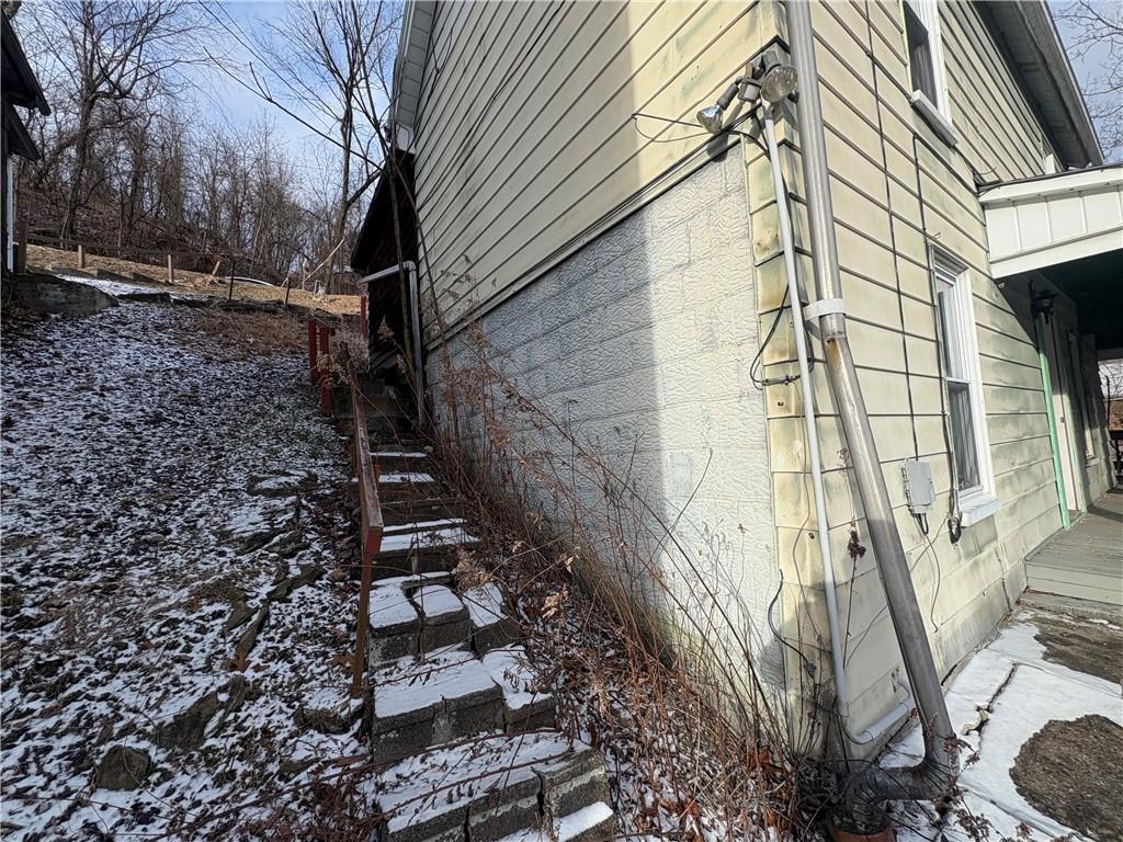 325 15th Street Donora, PA 15033 - Photo 3 of 8 a backyard of a house