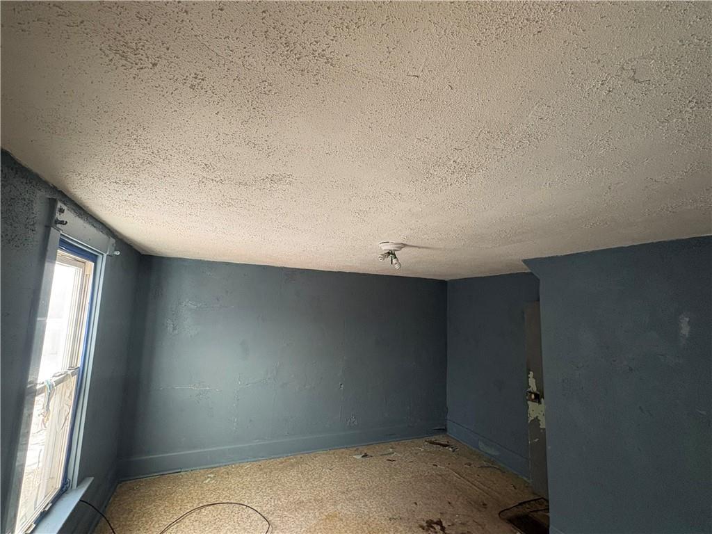 325 15th Street Donora, PA 15033 - Photo 7 of 8 an empty room with windows