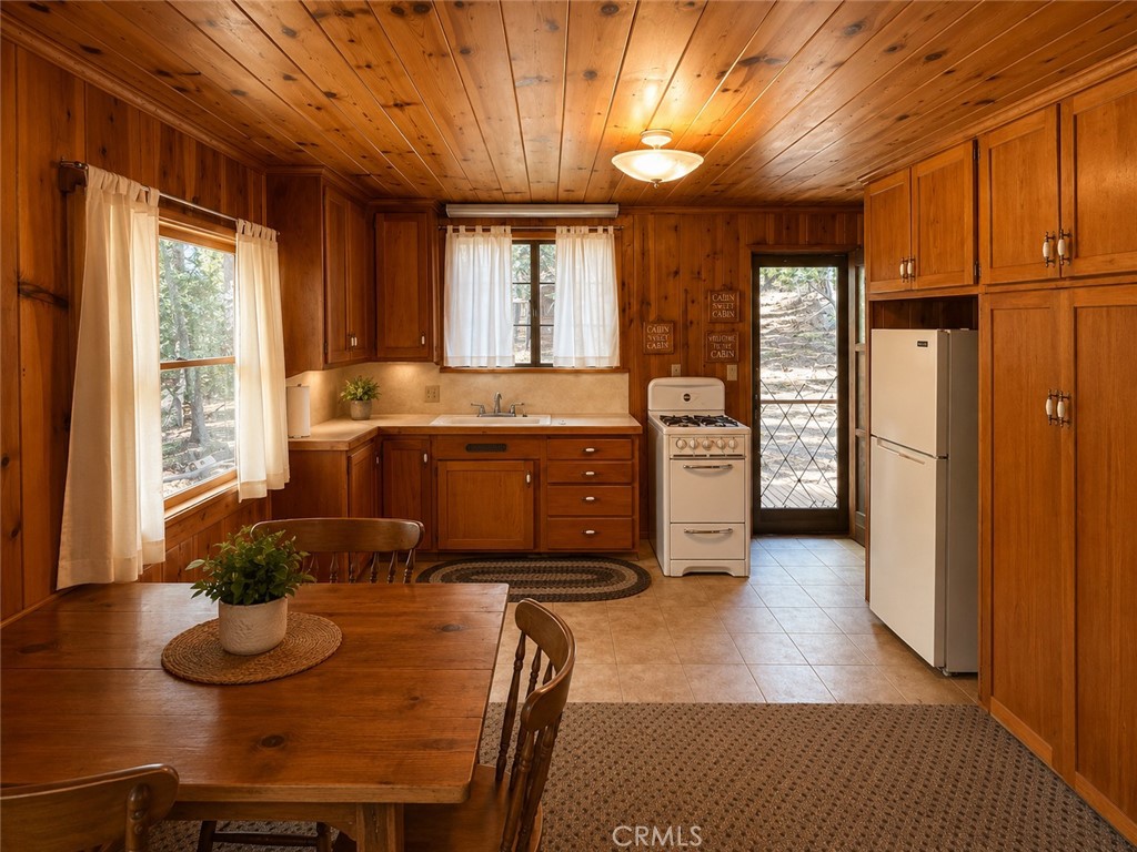 25400 Marion Ridge Drive Idyllwild, CA 92549 - Photo 12 of 22