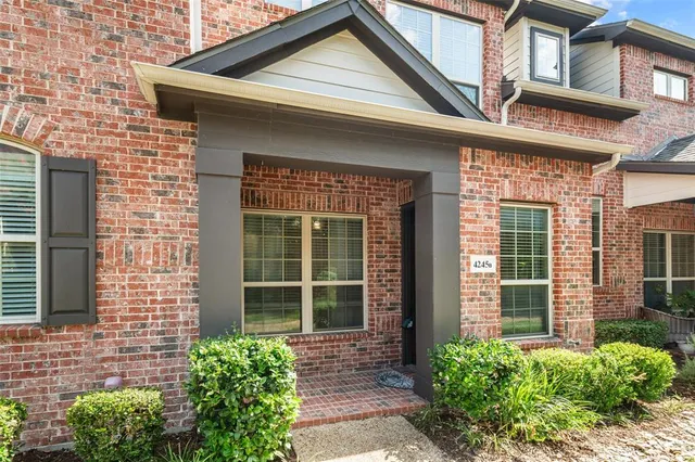 $2,600 | 4245 Swan Forest Drive, Unit B, Carrollton, TX 75010