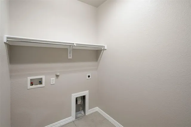 $2,600 | 4245 Swan Forest Drive, Unit B, Carrollton, TX 75010