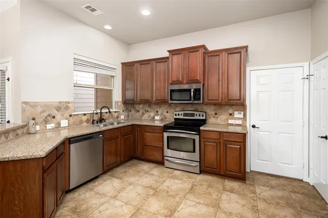 $2,600 | 4245 Swan Forest Drive, Unit B, Carrollton, TX 75010