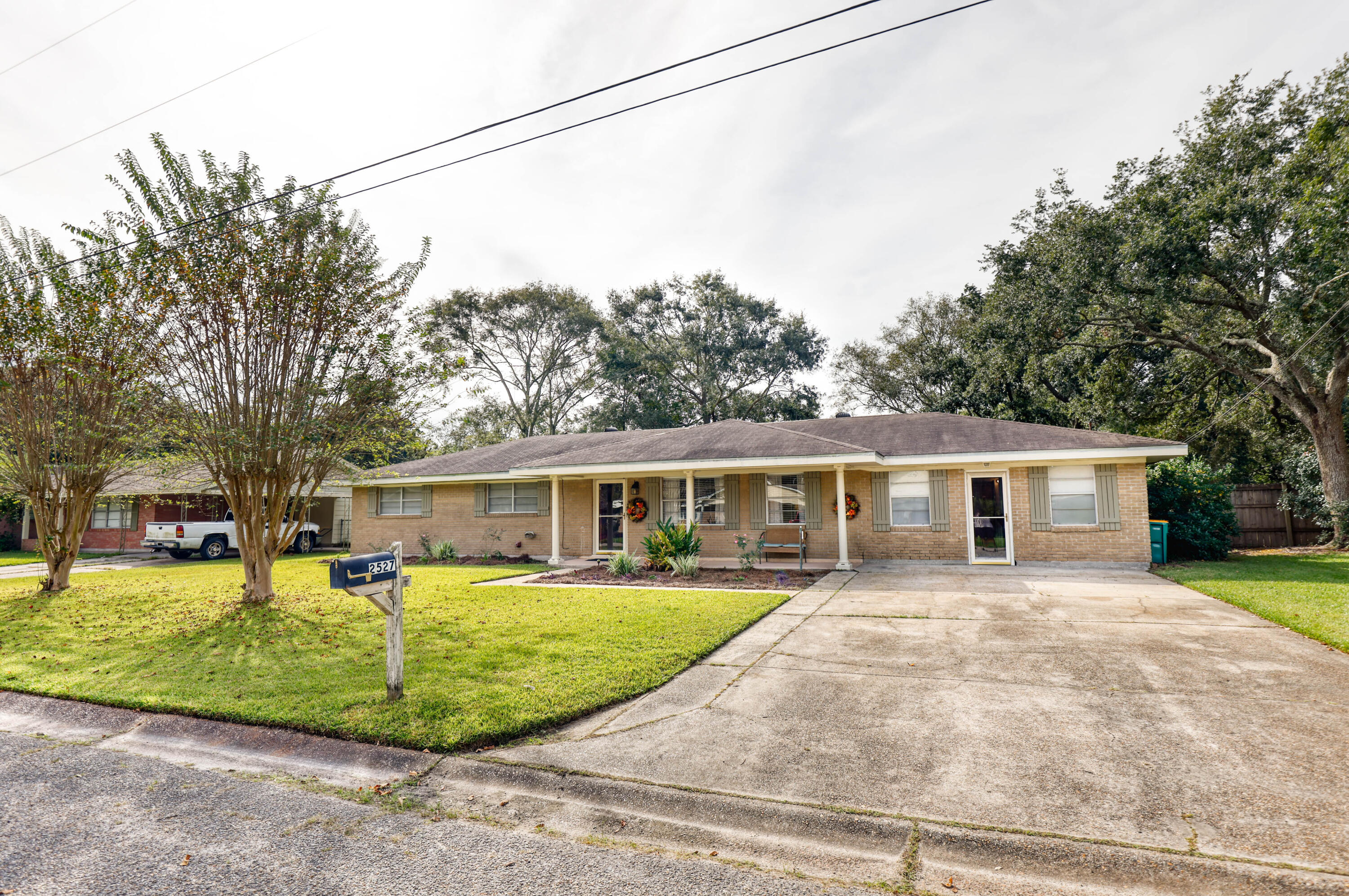 2527 Orleans Road Biloxi, MS 39531 - Photo 3 of 37 2527 Orleans Rd Biloxi-2