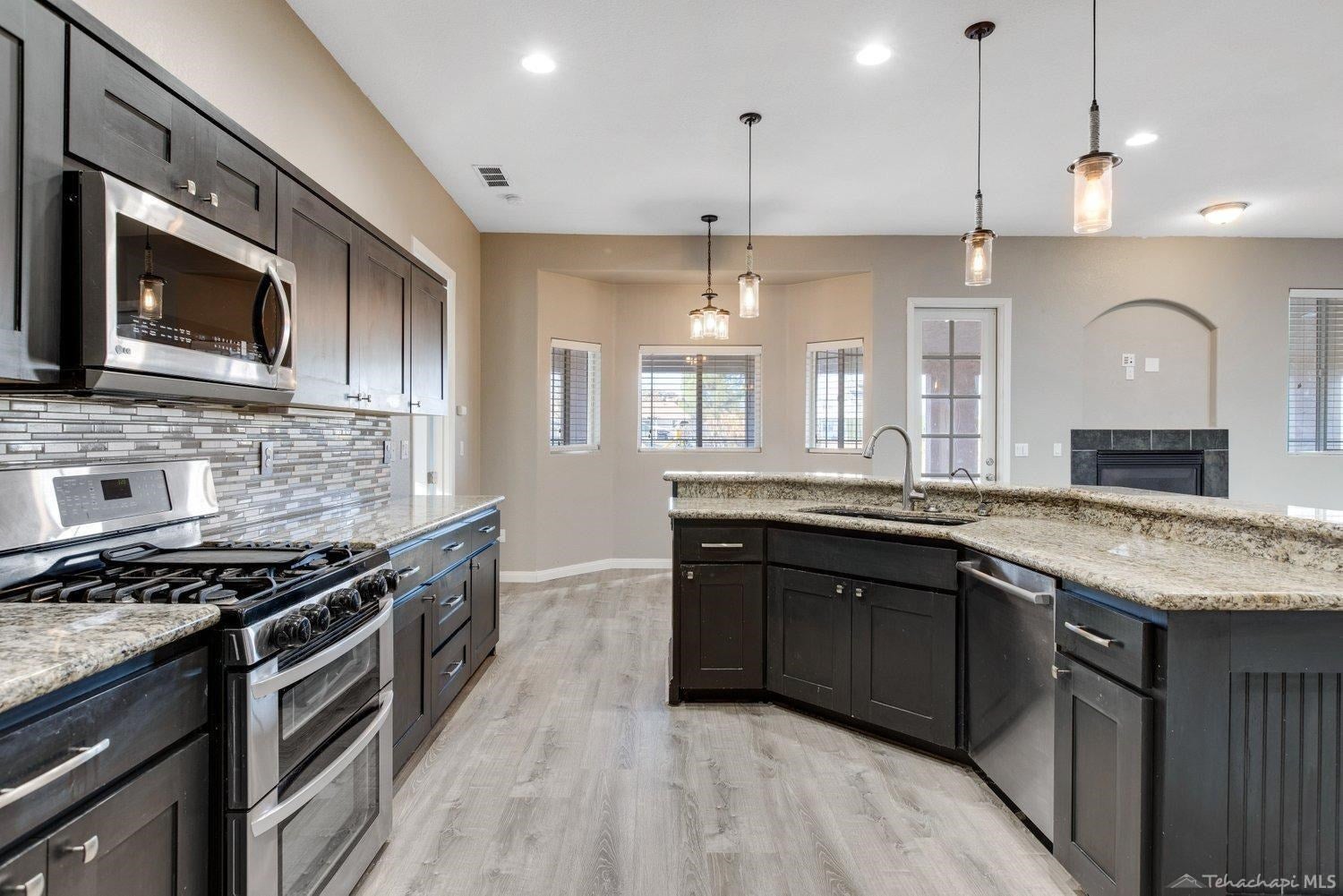 21217 Ridgeway Drive Tehachapi, CA 93561 - Photo 13 of 46 Gallery Image 13