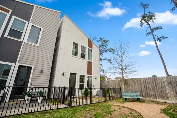 $2,200 | 594 Janisch Road, Houston, TX 77018