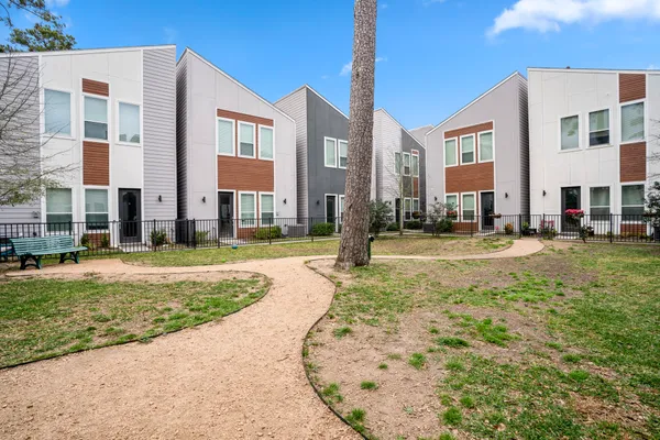 $2,200 | 594 Janisch Road, Houston, TX 77018