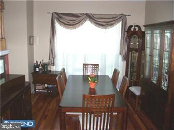 18 Chevy Chase Road Sicklerville, NJ 08081 - Photo 5 of 10 Living Room