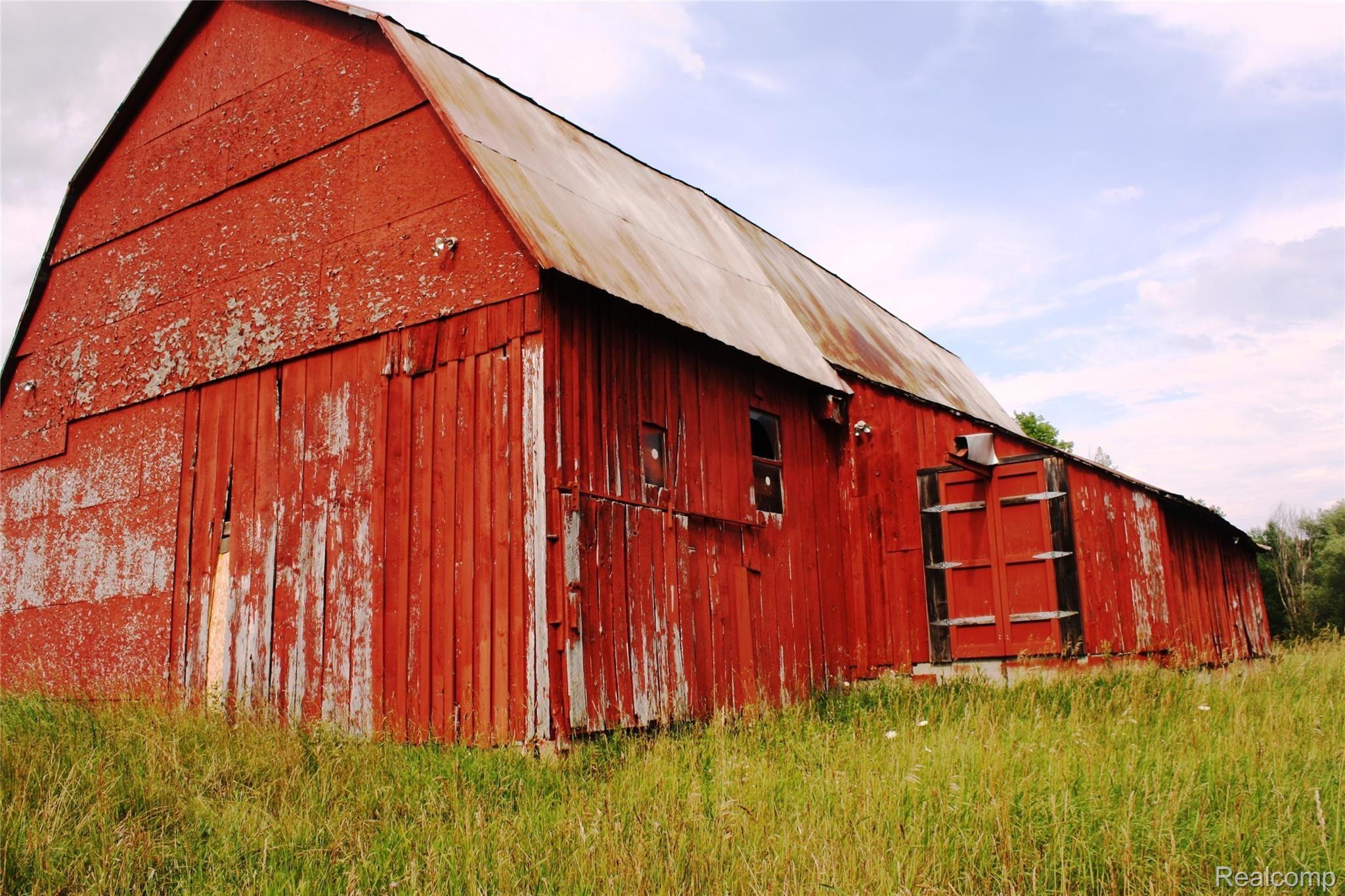 9424 scott rd farm barn backside.JPG