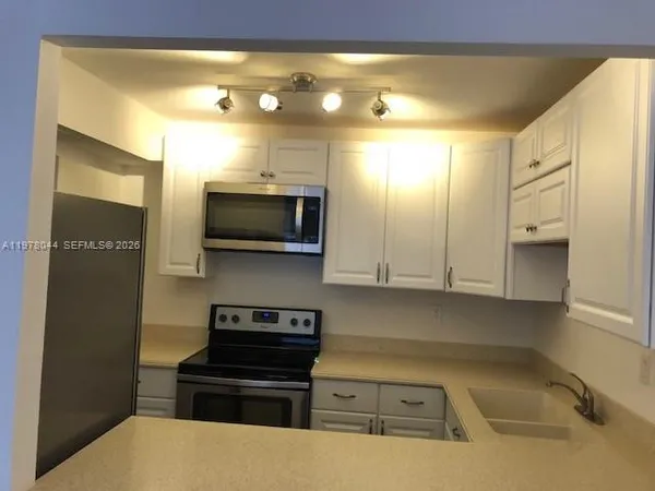 $2,050 | 9301 Southwest 92nd Avenue, Unit 207C, Miami, FL 33176