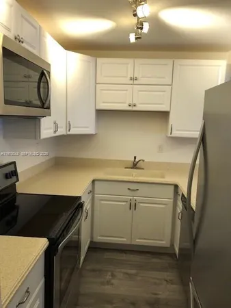$2,050 | 9301 Southwest 92nd Avenue, Unit 207C, Miami, FL 33176
