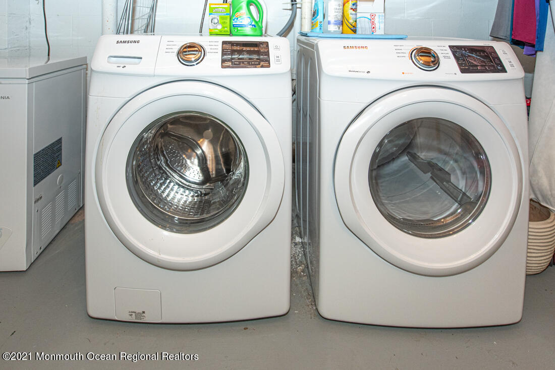 135 Probasco Road East Windsor, NJ 08520 - Photo 25 of 32 135 P Washer Dryer