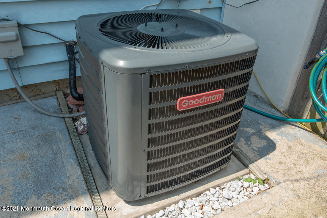 135 Probasco Road East Windsor, NJ 08520 - Photo 27 of 32 135 P AC