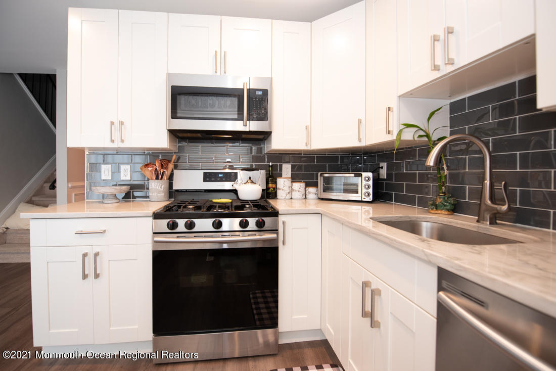 135 Probasco Road East Windsor, NJ 08520 - Photo 5 of 32 Kitchen