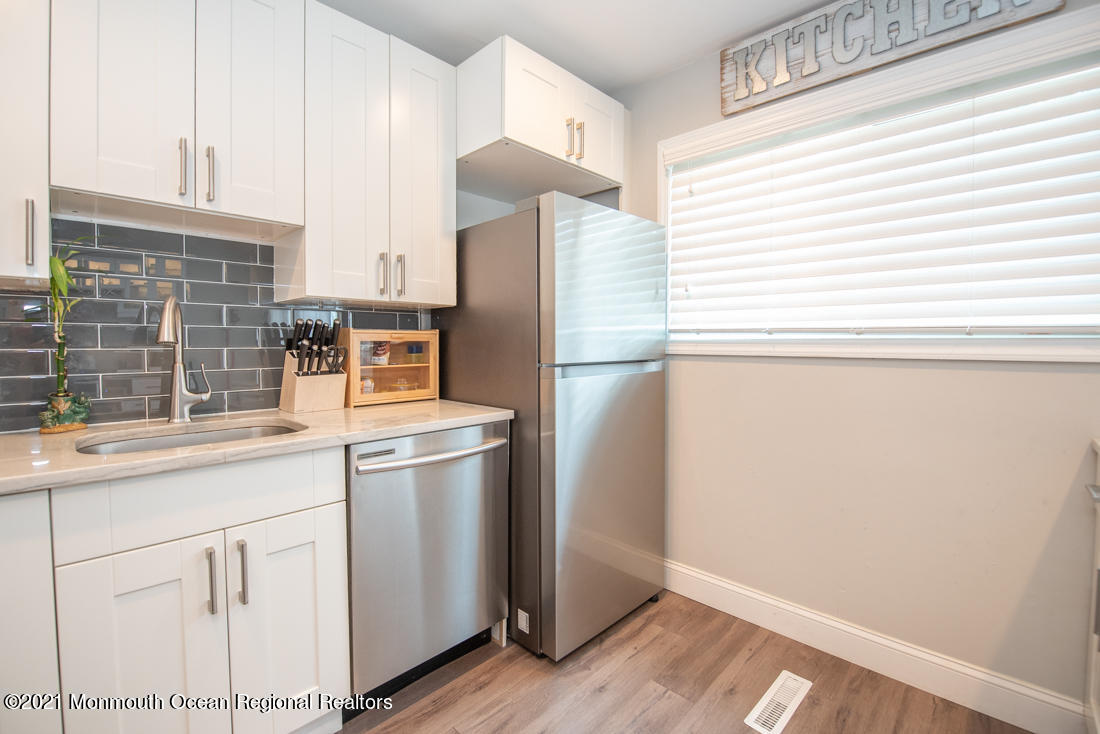 135 Probasco Road East Windsor, NJ 08520 - Photo 6 of 32 Kitchen
