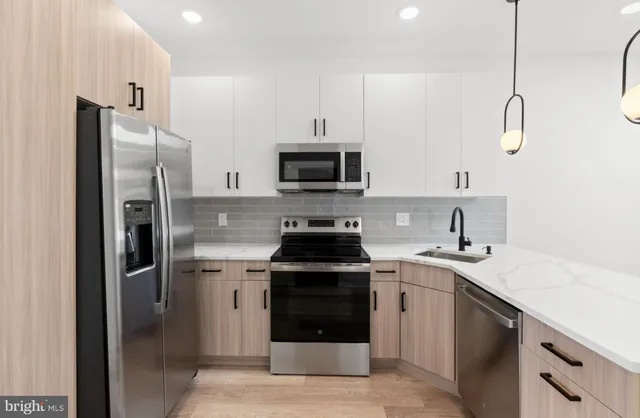 $2,800 | 5034 Florence Avenue, Unit 1, Philadelphia, PA 19143