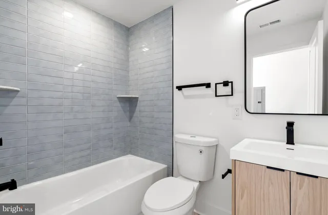 $2,800 | 5034 Florence Avenue, Unit 1, Philadelphia, PA 19143