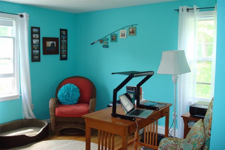 286 Nye Road Centerville, MA 02632 - Photo 12 of 16 a living room with furniture and a chair