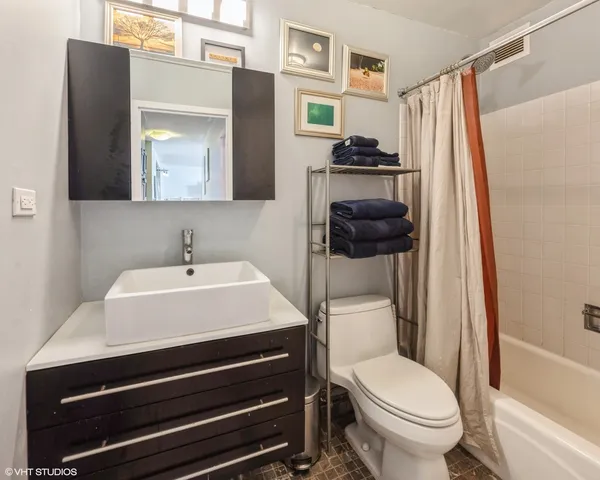 $208,000 | 3930 North Pine Grove Avenue, Unit 604, Chicago, IL 60613