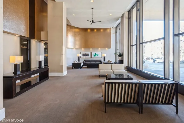 $208,000 | 3930 North Pine Grove Avenue, Unit 604, Chicago, IL 60613